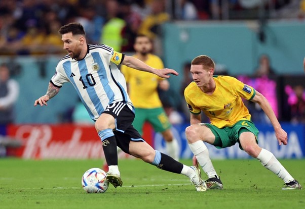 Messi nhảy múa trước hàng thủ của đối phương