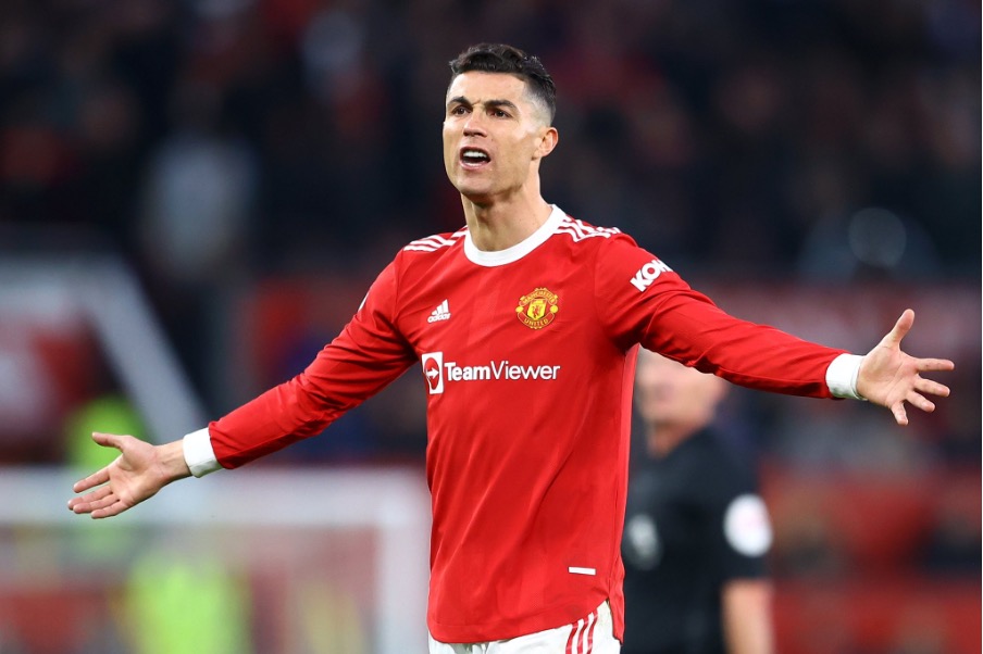 Cristiano Ronaldo yêu cầu rời Manchester United vào mùa hè này