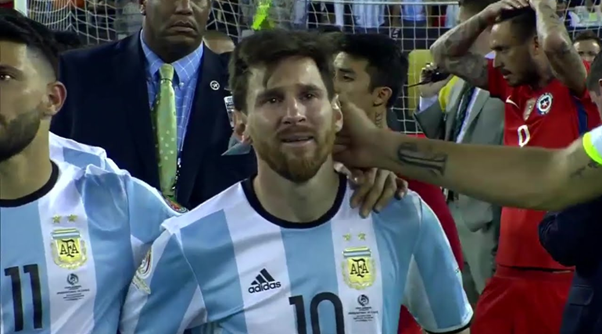 Sự buồn bã của Messi sau trận thua trước Chile tại Copa America 2016