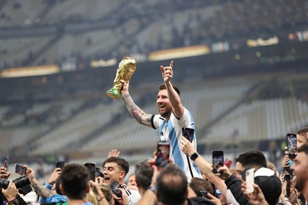 Tám năm sau khi nếm mùi thất bại trong một trận chung kết World Cup, Messi dẫn dắt đội bóng của mình giành cúp vàng ở Qatar